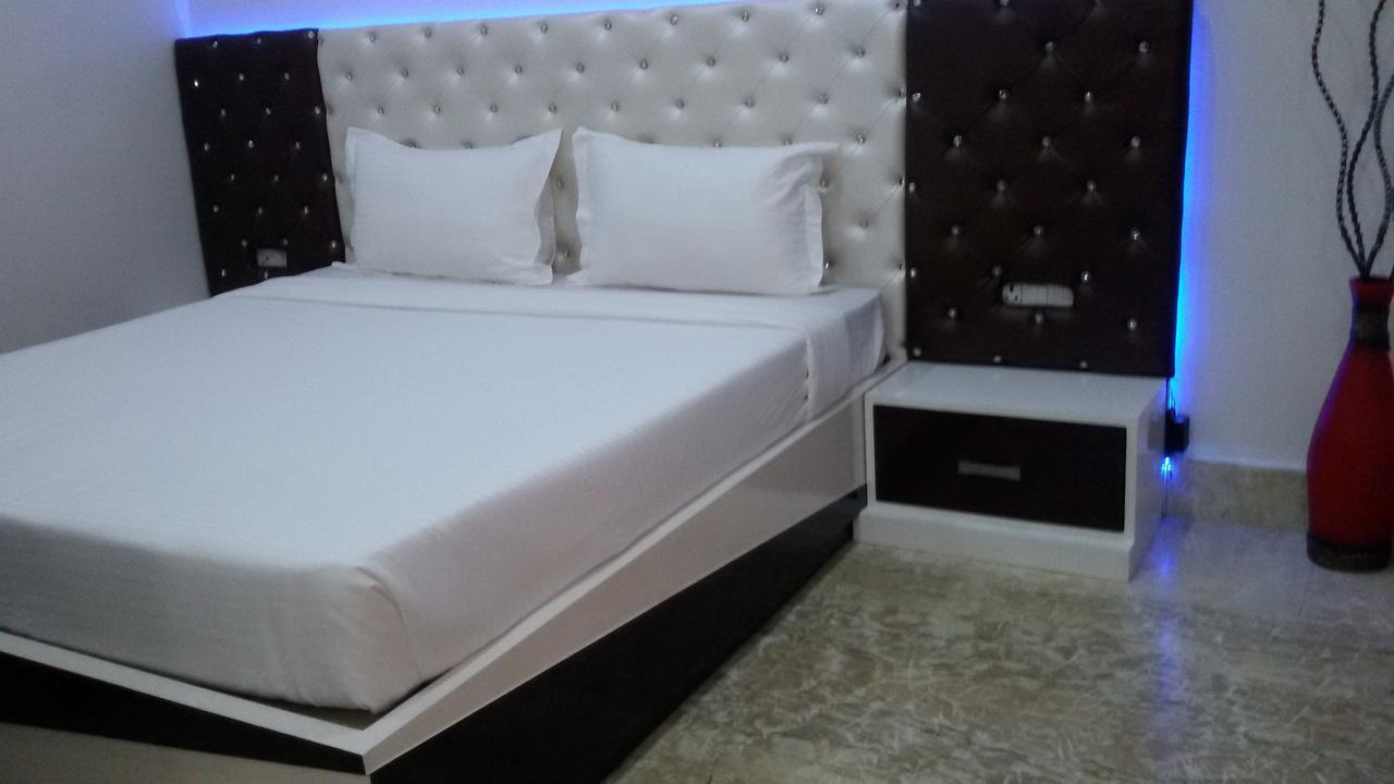 Hotel Royal International Új-Delhi Kültér fotó