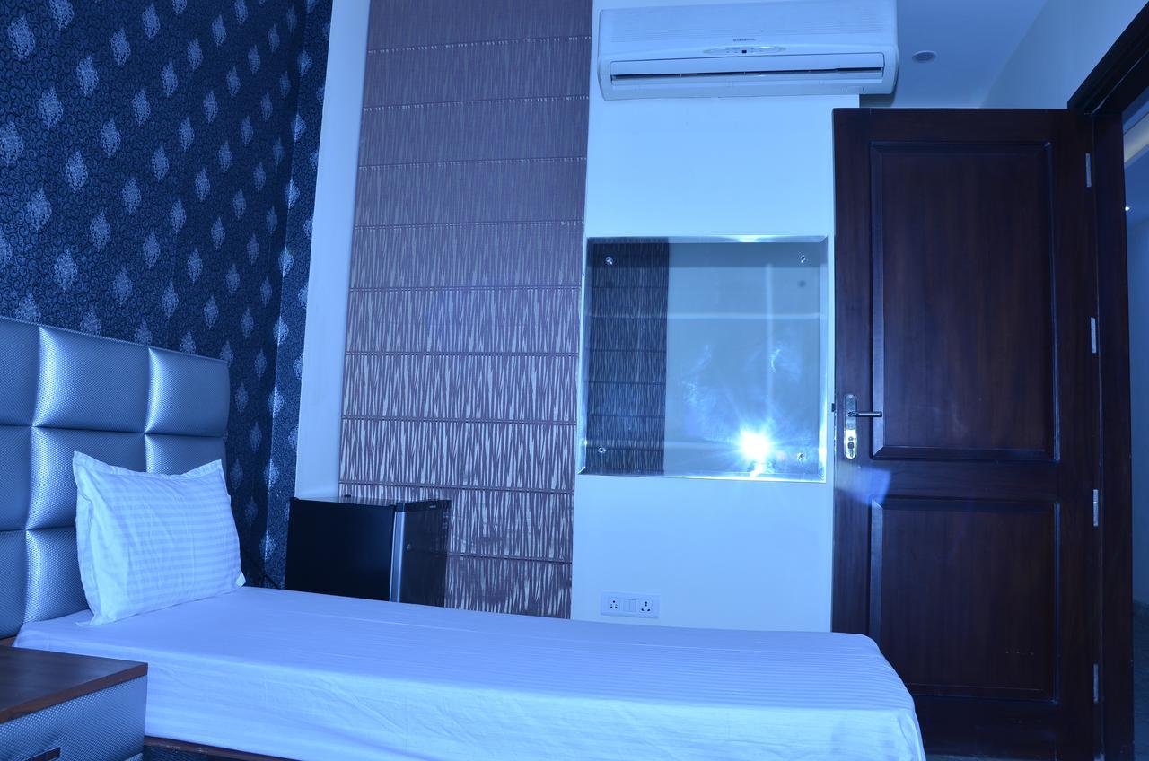 Hotel Royal International Új-Delhi Kültér fotó