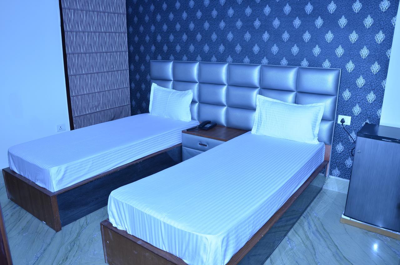 Hotel Royal International Új-Delhi Kültér fotó